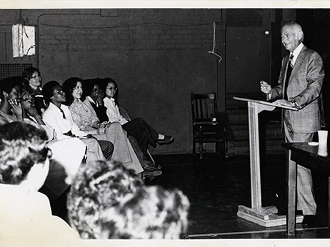 Norman Lear speaks to students in 1978